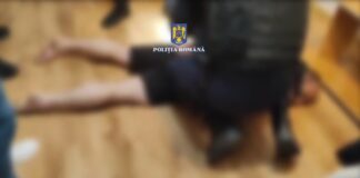 (VIDEO) PERCHEZIȚII. Doi bărbați, în arest după ce au plasat bancnote false. Ce au descoperit polițiștii în urma descinderilor