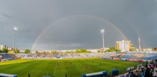 PROMOVAREA GLORIEI. CURCUBEUL, DEASUPRA STADIONULUI DIN CRÂNG