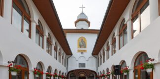 (FOTO) S-a sărbătorit hramul Mănăstirii Rătești. Slujba, oficiată de IPS Ciprian