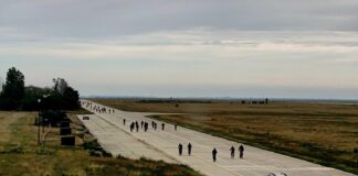 (FOTO) INEDIT. Cu bicicletele pe pista de la Boboc. Gest nobil al personalului bazei aeriene și de la școala militară