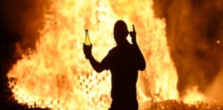 I-a dat foc casei tatălui. Tânăr în arest