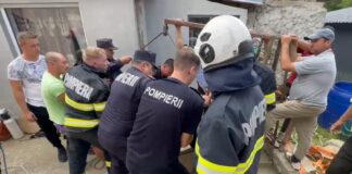 (VIDEO/UPDATE) Misiune pentru salvarea unui bărbat captiv sub un mal de pământ