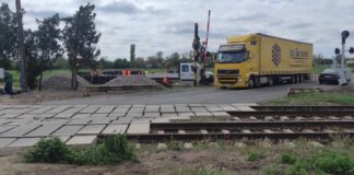 (FOTO) Atenție, șoferi! S-a închis DN 2 B, în zona Cilibia. Se lucrează la calea ferată. Iată rutele ocolitoare!