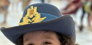 (FOTO) Surpriză pentru copii, la Palatul Parlamentului, din partea școlii militare Boboc