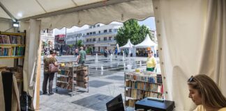 (VIDEO/FOTO) Poftiți la Târgul Gaudeamus! Cărți pentru toate gusturile, în centrul Buzăului