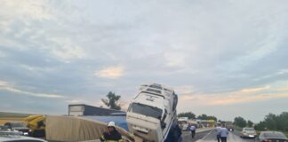 (VIDEO) Coloane de mașini, la doi pași de scurgerile de carburanți!