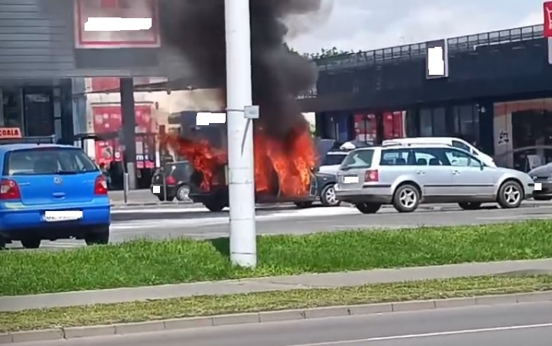masina incendiu supermarket