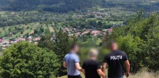 (UPDATE/VIDEO) Misiune pentru supravegherea unei femei aflate deasupra prăpastiei