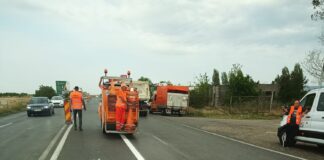 (FOTO) Se face marcajul rutier nou. Restricții între Pasarela Nehoiu și Hanul lui Țintă
