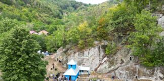 (FOTO) IPS Ciprian, la hramul celebrei Bisericii din Aluniș