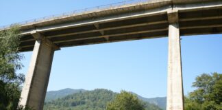 (FOTO) Start lucrărilor. Vor fi semafoare la Viaductul Grămăticu de pe DN 10