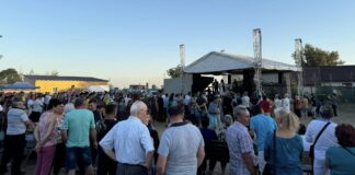 Sute de petrecăreți la sărbătoarea comunei Vernești