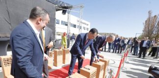 (FOTO) INAUGURARE, AZI. Autorități locale și centrale, la tăierea panglicii pentru o nouă fabrică, la Berca