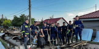 (VIDEO) Zeci de pompieri buzoieni continuă misiunea. Cum arată gospodăriile lovite de inundațiile din Galați