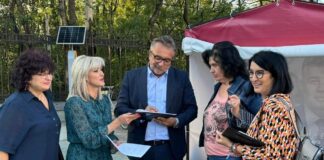 (FOTO) Romașcanu, după ce a semnat: ,,Un om demn și pregătit să fie președintele tuturor românilor!”