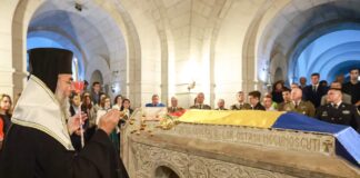 (FOTO) Au trecut 100 de ani. Centenar la Mausoleul Eroilor de la Mărășești. A slujit IPS Ciprian