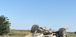 (FOTO/UPDATE) Impact între două mașini, pe drumul Țintești – Smeeni