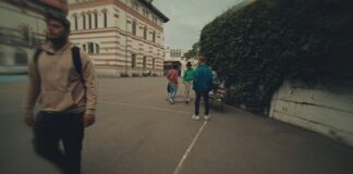 (VIDEO) Cum vor polițiștii buzoieni să reducă violența școlară. Campanie: ”Tăcerea e tot violență. Vocea ta e soluția!”