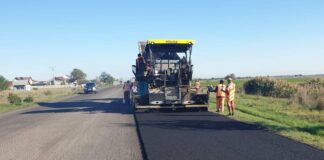 Trafic dirijat pe E85. Drumarii asfaltează