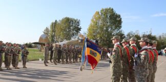 (Galerie FOTO) Cerere în căsătorie, la ceremonia din baza militară. Elevii de la Boboc au depus jurământul