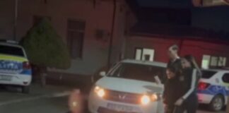 (VIDEO) Sacoșă plină cu bani, găsită pe stradă. O femeie a ajuns în arest