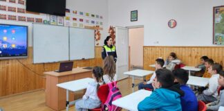 (FOTO) Violența în școli, subiect de dialog între elevi și polițiști