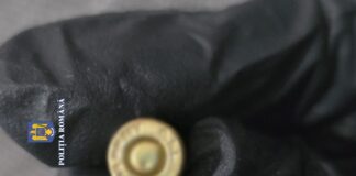 (VIDEO) Doi tineri, în arest. Ce au găsit polițiștii la percheziții