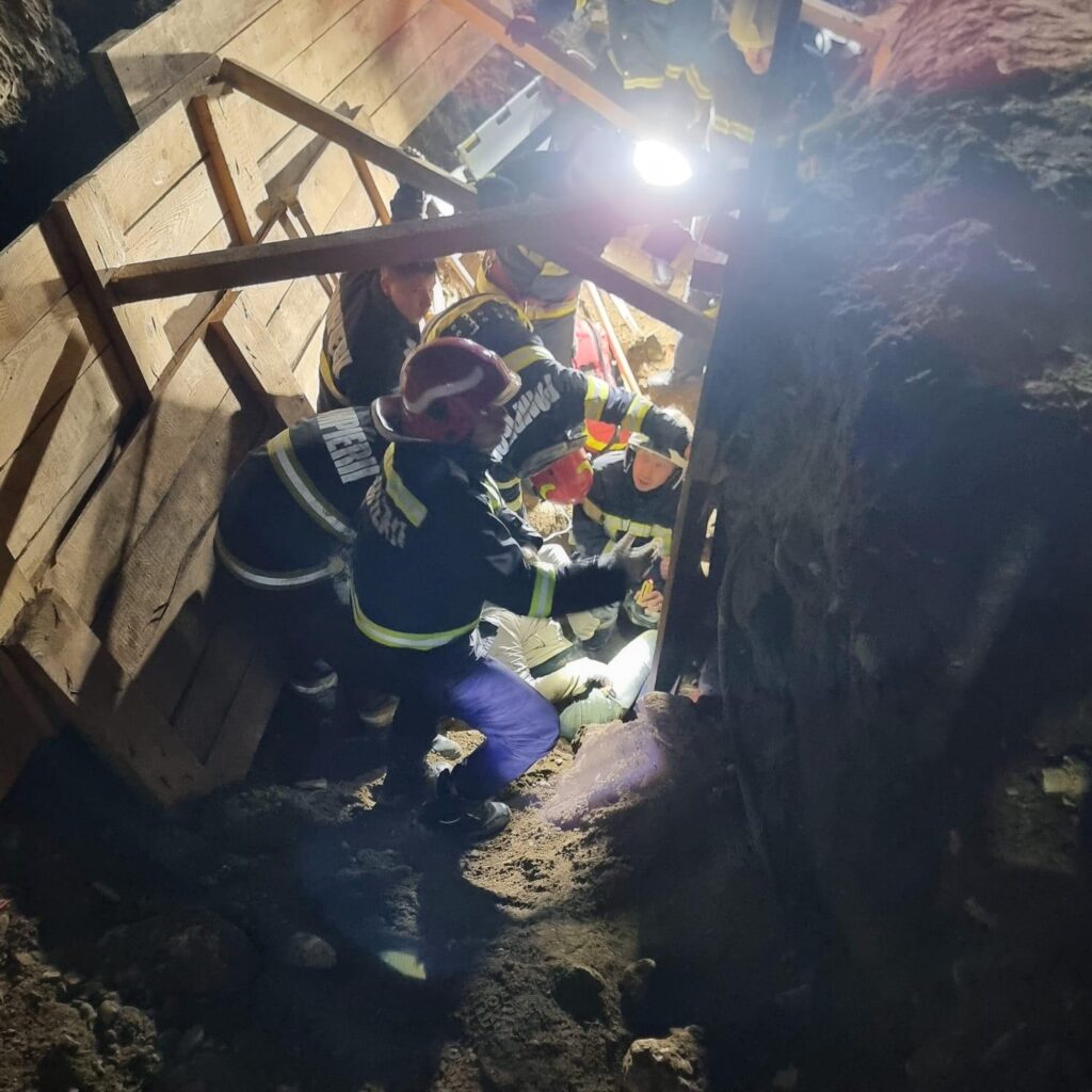 misiune salvare ISU Buzău, persoane surprinse sub mal