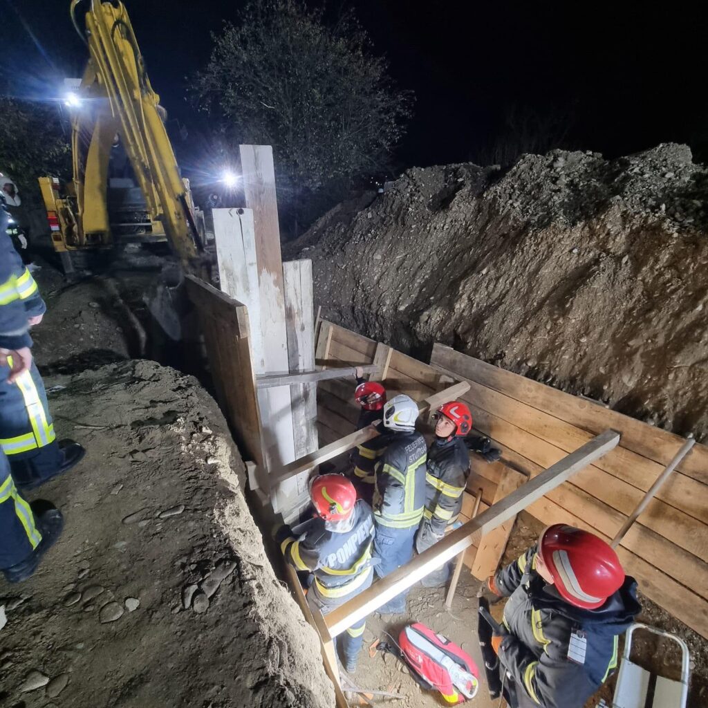 misiune salvare ISU Buzău, persoane surprinse sub mal