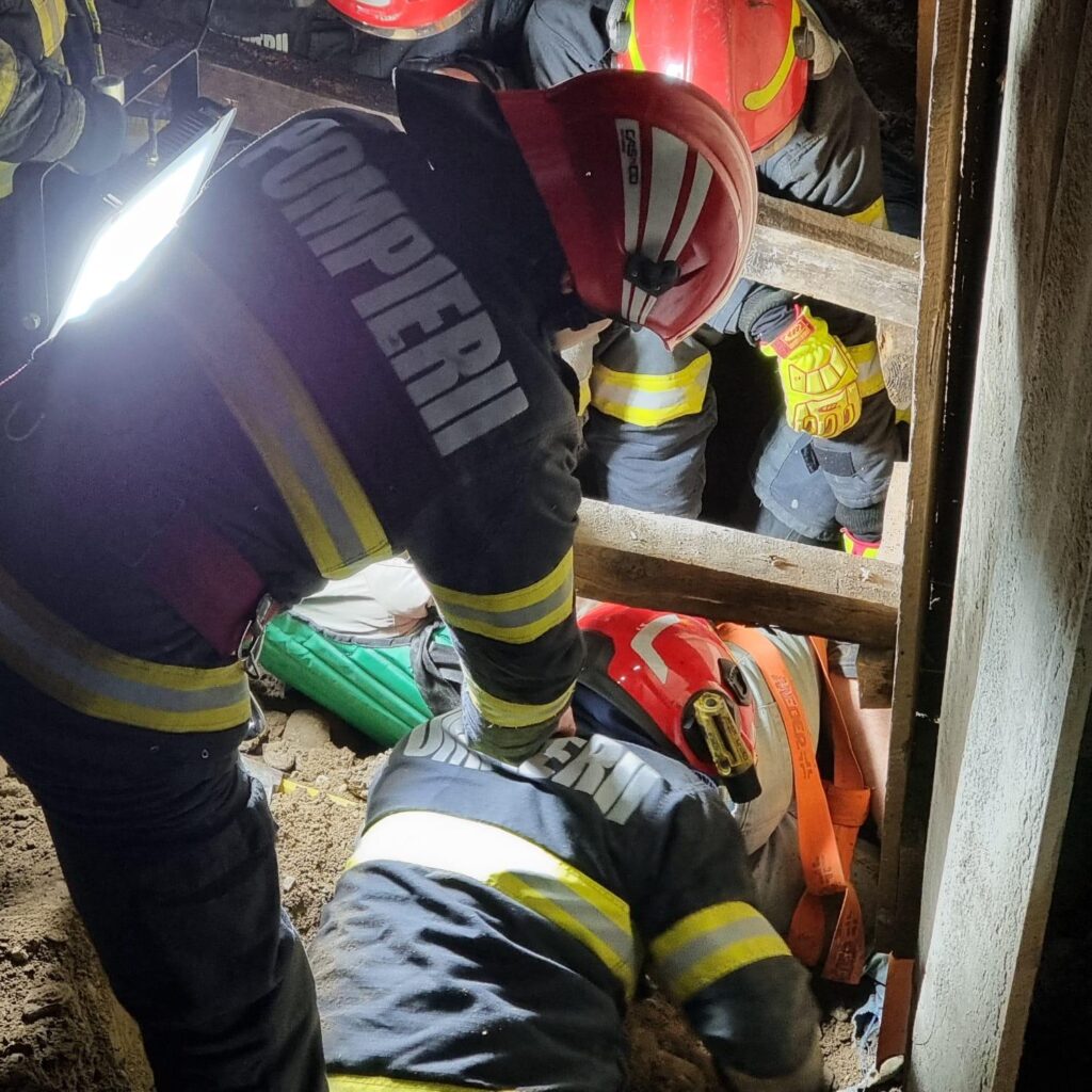 misiune salvare ISU Buzău, persoane surprinse sub mal
