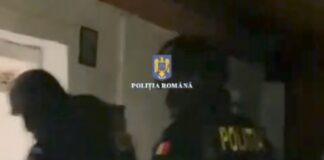 (VIDEO) ,,Loverboy” săltat de mascați. A exploatat sexual două tinere