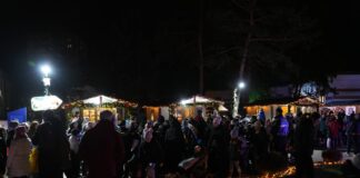 (FOTO) S-a deschis Târgul de Crăciun din Parcul Brătianu. Copiii au primit cadouri de Moș Nicolae