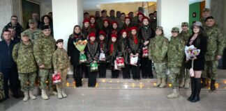 (FOTO) Colindători la Comandamentul Diviziei 2 Infanterie ,,Getica” Buzău