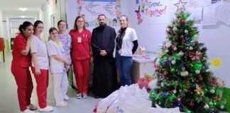 (FOTO) Cadouri de Moș Nicolae, pentru copiii internați în Spitalul Județean