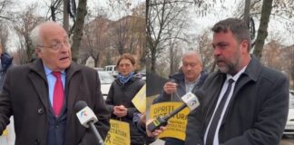 (VIDEO) Protest în fața secțiilor de votare. Ce au declarat cei doi noi parlamentari AUR de Buzău