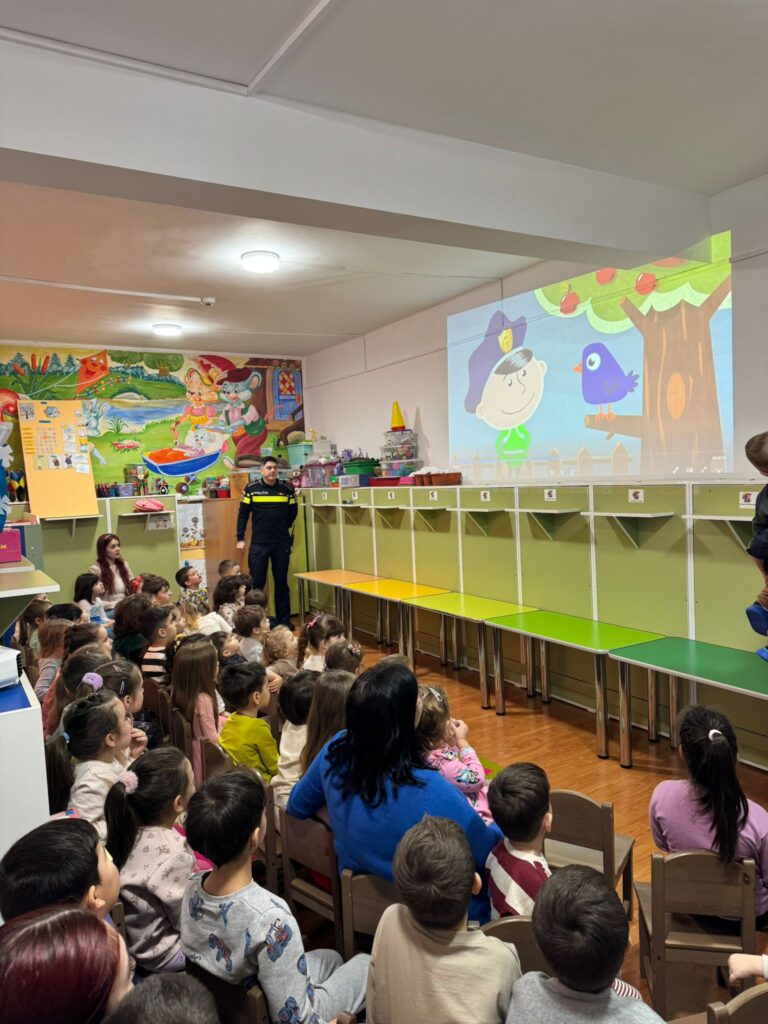 activitate grădiniță Buzău, polițiști grădiniță