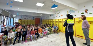 (FOTO) Pentru copii. Elevi și preșcolari, de vorbă cu polițiștii