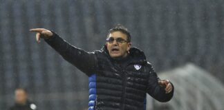 (UPDATE) Antrenorul Eugen Neagoe, dus cu ambulanța la spital. I s-a făcut rău înaintea antrenamentului de azi