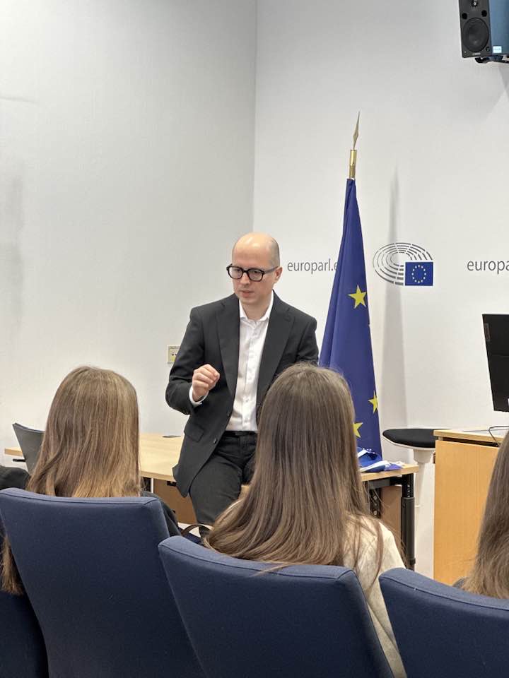 eurodeputat Andi Cristea, vizită elevi buzoieni Parlamentul European, vizită Parlamentul European
