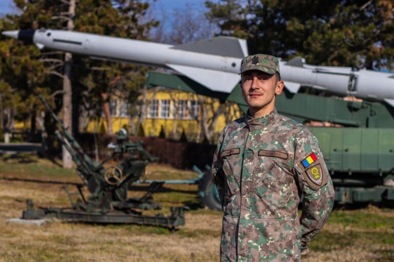 (FOTO) Pasionat de moto, muzică, militar în devenire. Alexandru Eusebio, elev la școala militară de la Boboc