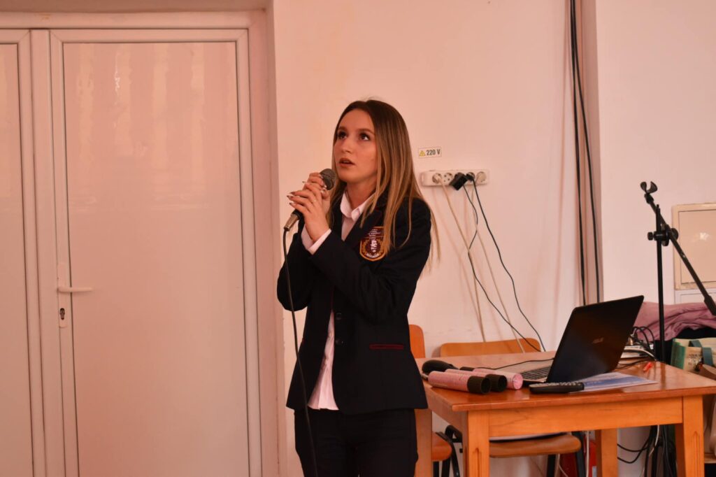 Georgiana Mirea elevă școala Boboc, Școala Militară de Maiștri Militari și Subofițeri a Forțelor Aeriene „Traian Vuia”.