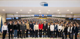 (FOTO) Elevi buzoieni în Parlamentul European, la invitația eurodeputatului Andi Cristea: Buzăul are toate motivele să fie mândru de acești tineri!