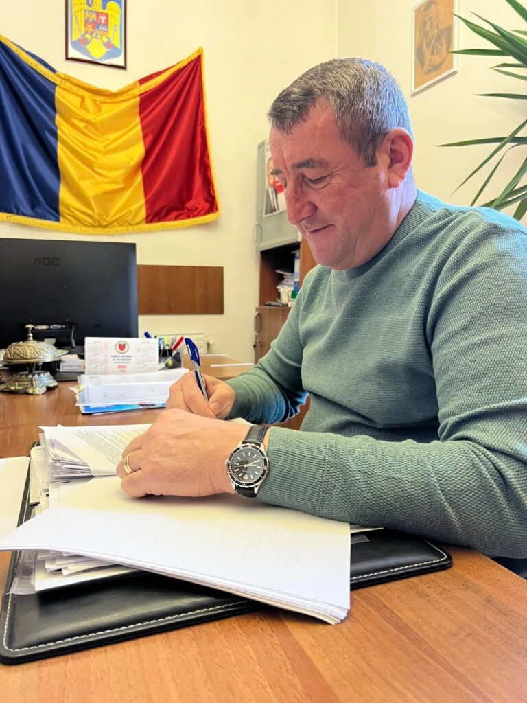 mobilier școli Vernești, primar Daniel Năstase, Vernești