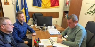 (FOTO) Mobilier nou pentru toate școlile din Vernești. A fost semnat contractul