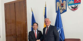(FOTO) Ambasadorul Japoniei, dialog cu primarul Buzăului, în Palatul Comunal