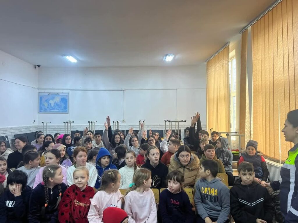 activitate preventivă polițiști elevi Sărulești
