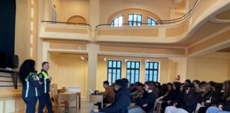 (FOTO) Elevii de la ,,Eminescu”, discuții cu polițiștii de la Rutier și de la Siguranță Școlară