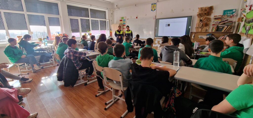 acțiuni preventive Buzău, dialog elevi-polițiști, elevi Buzău