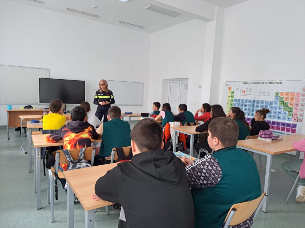acțiuni preventive Buzău, dialog elevi-polițiști, elevi Buzău