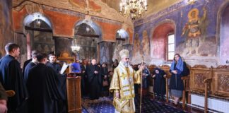 (FOTO) IPS Ciprian, în mijlocul enoriașilor din Vernești